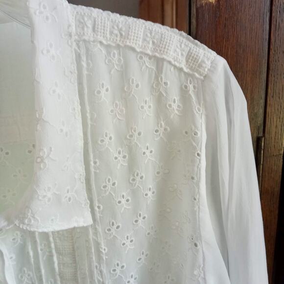 JOHNNY WAS White Embroidered Eyelet Tunic Top SZ M Adjustable Sleeves Pintuck - Picture 10 of 11